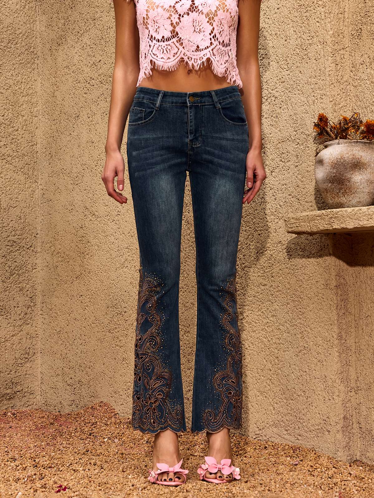 Cherris Flare Jeans con Cutout e Strass