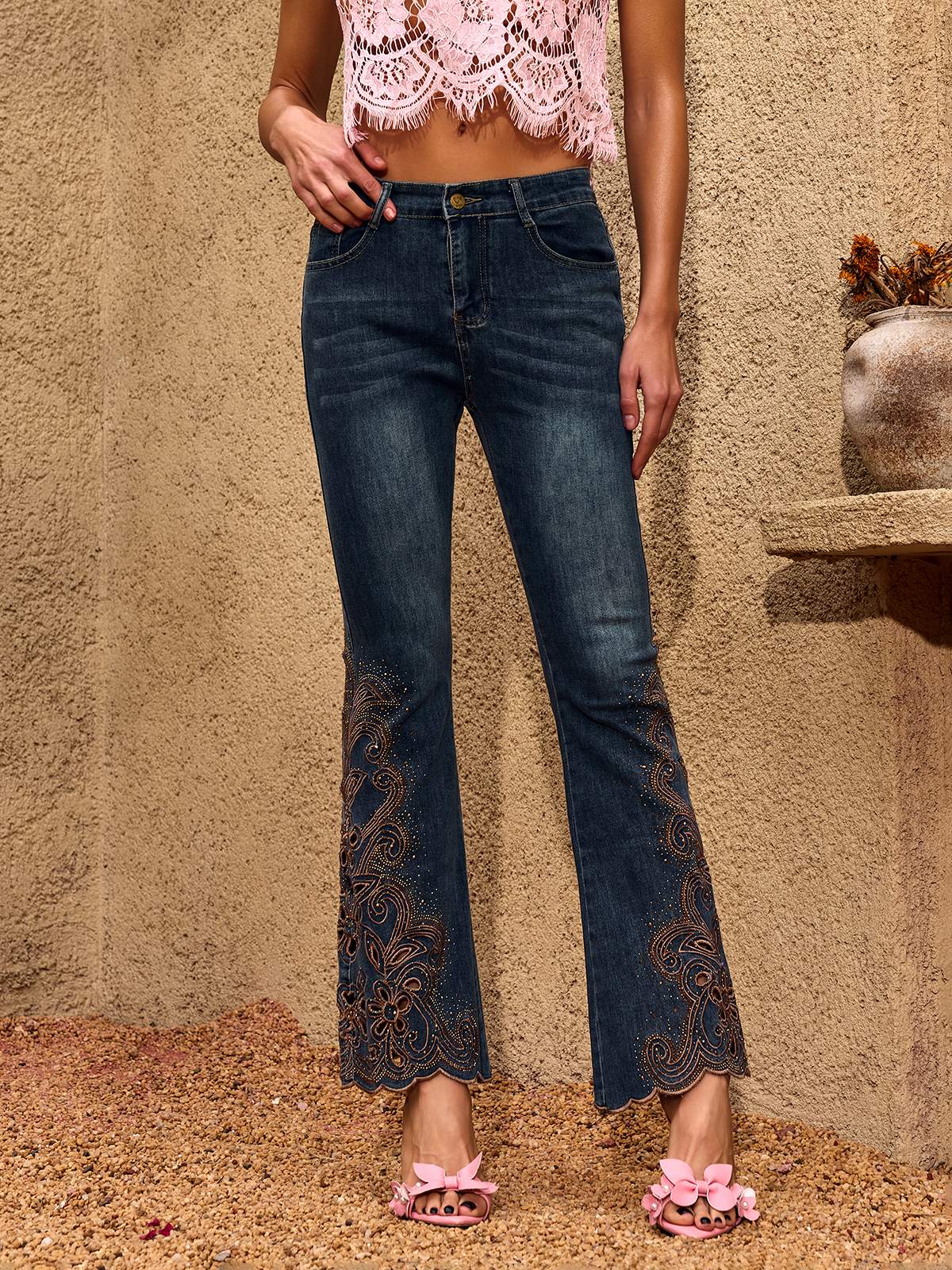 Cherris Flare Jeans con Cutout e Strass