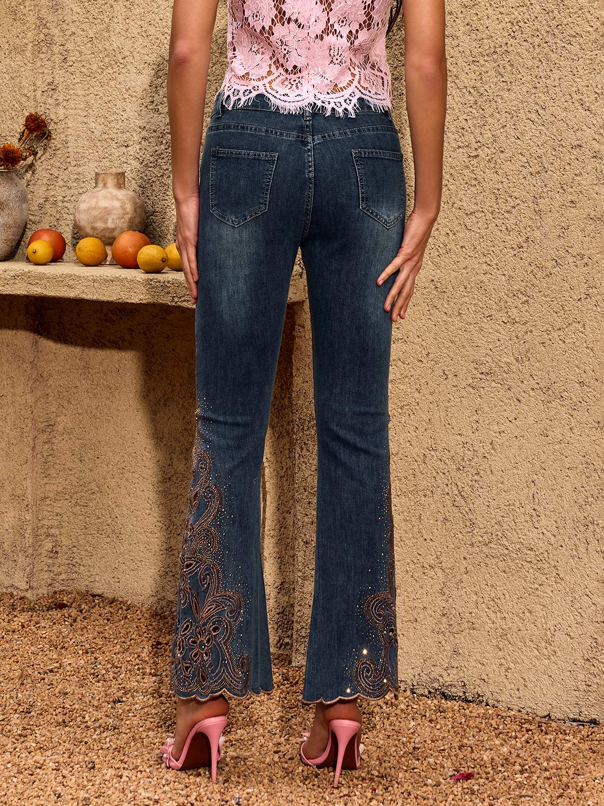Cherris Flare Jeans con Cutout e Strass