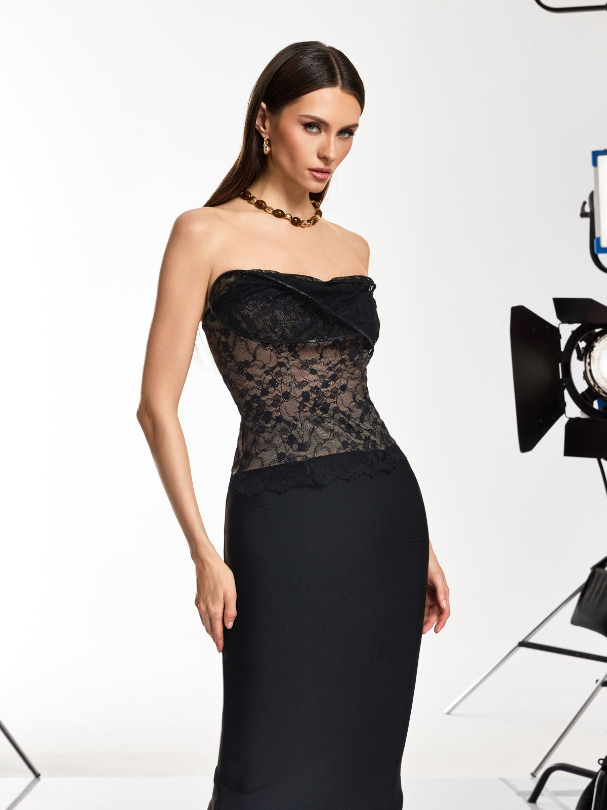 Top in pizzo nero senza spalline Dangola