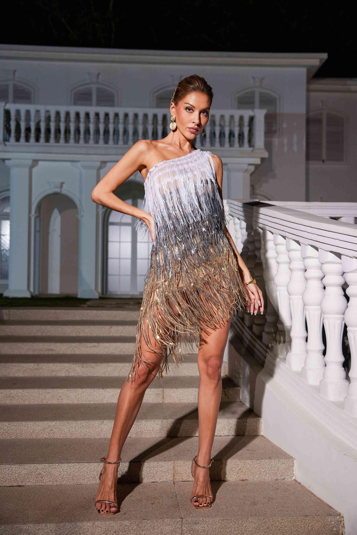 Abito Imre con Spalle Scoperte e Frange di Paillettes