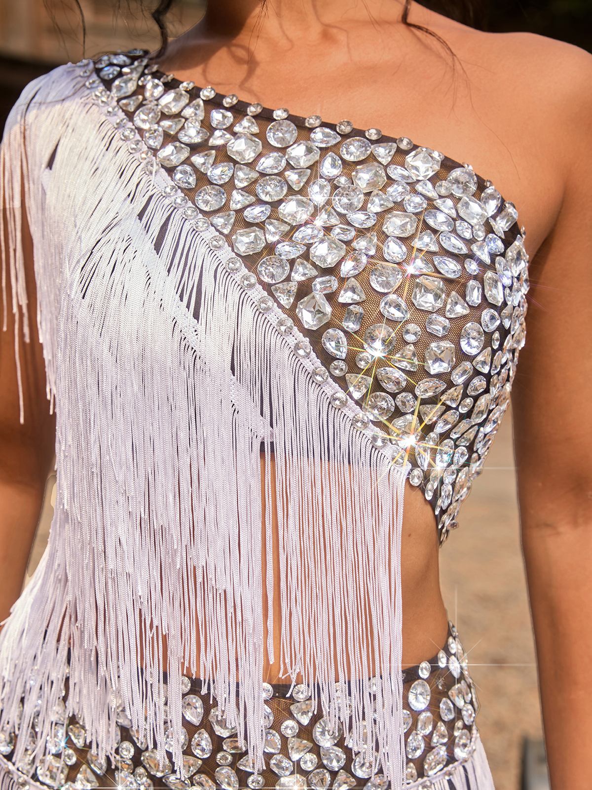 Abito Bodycon con Frange e Dettagli a Diamante a Spalla Unica Raveth