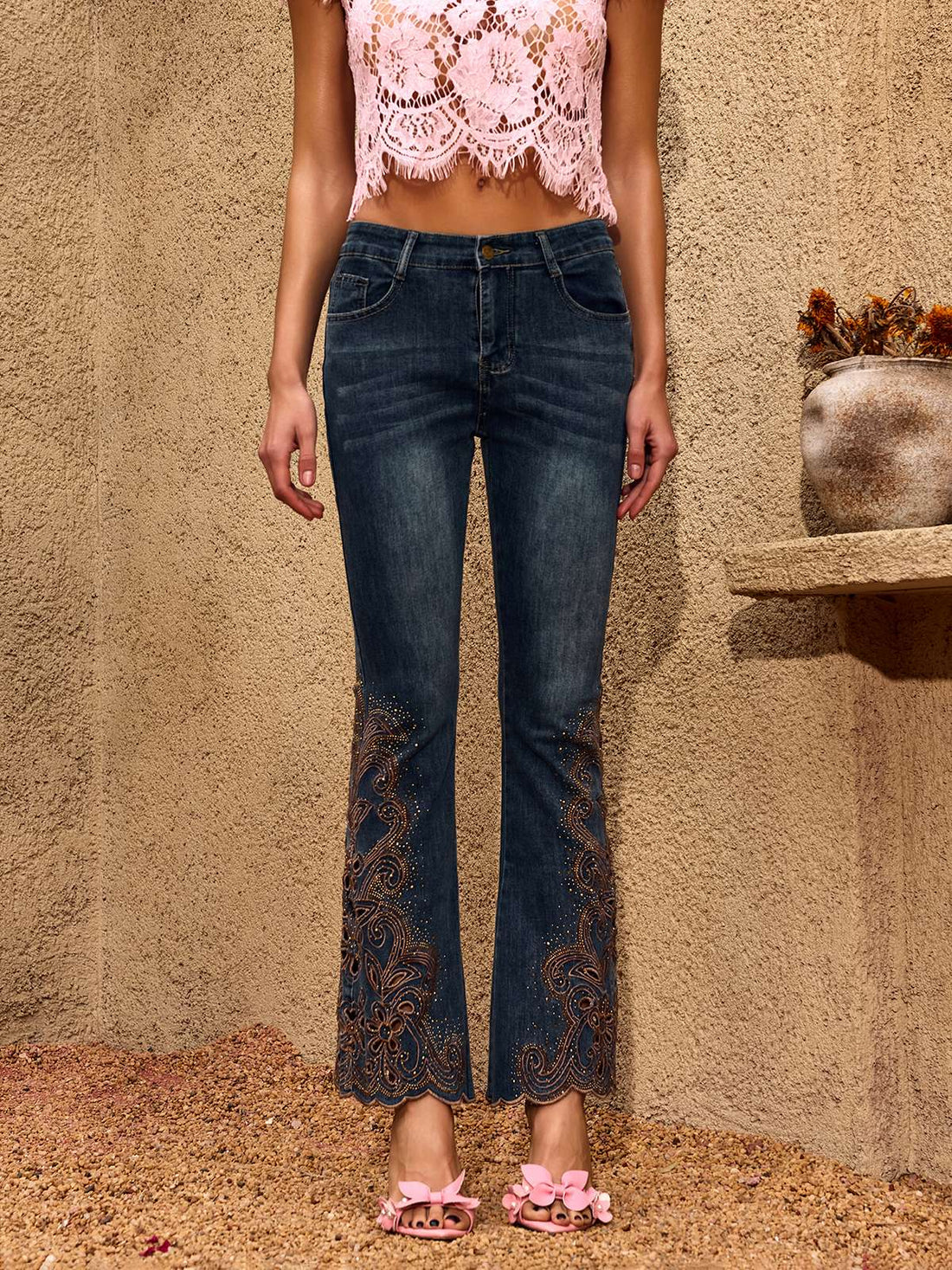 Cherris Flare Jeans con Cutout e Strass