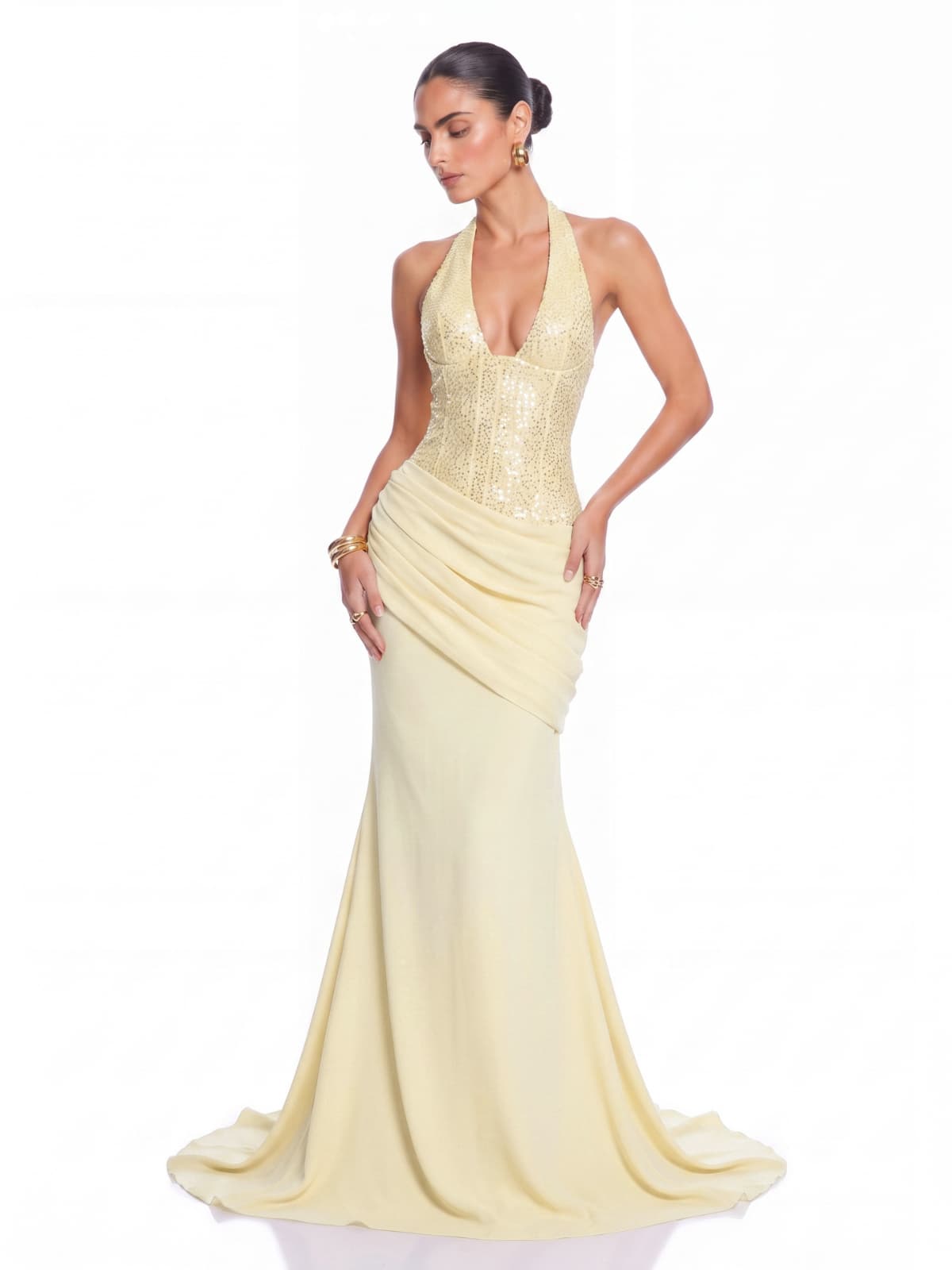 Abito Maxi Giallo con Collo Halter e Paillettes