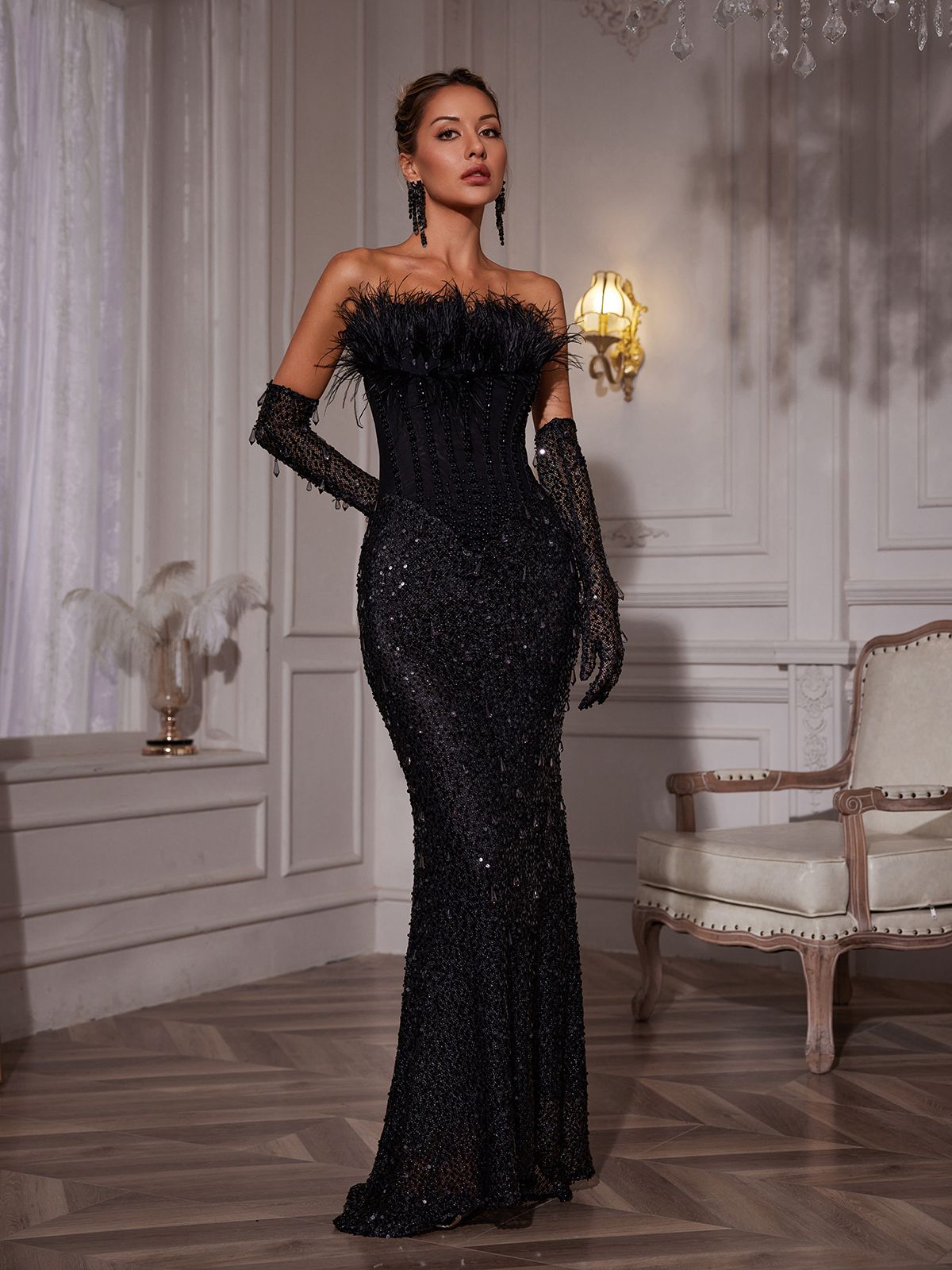 Maxi Abito Inaki con Corsetto, Piume e Paillettes, Completo di Guanti