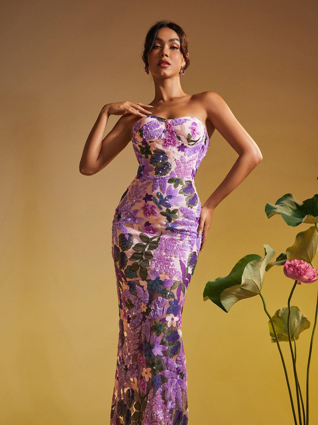 Abito Maxi Senza Spalline Nakoa Ricamato con Paillettes in Viola